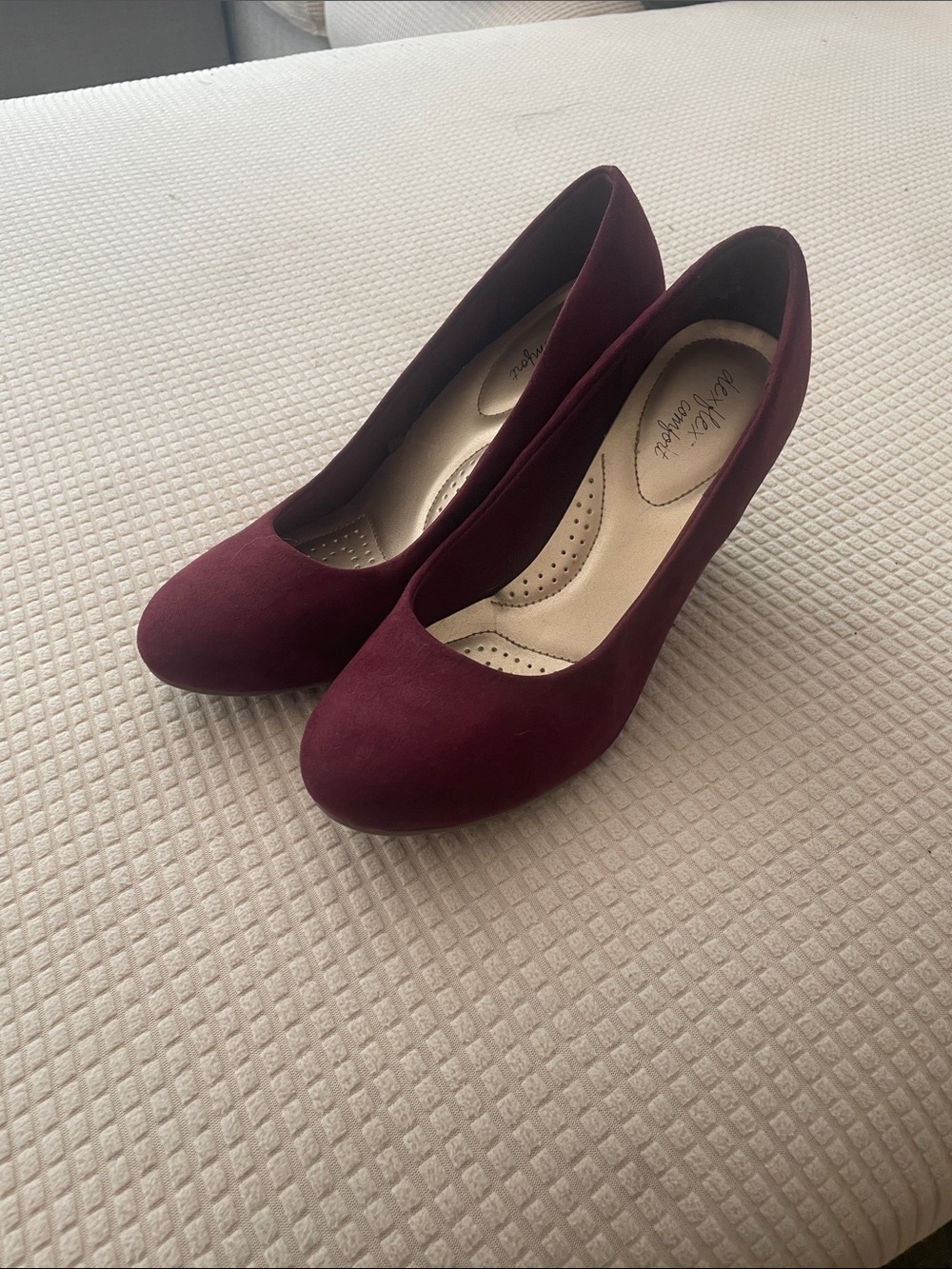 dexflex comfort Women's Burgundy Suede Pumps